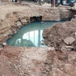 PWD की लापरवाही से मधु चौक में अधूरा सड़क निर्माण, धूल-मिट्टी से व्यापारी और राहगीर परेशान