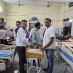 संविधान निर्माता डॉ. भीमराव अंबेडकर की 135वीं जयंती: सारंगढ़ जिला चिकित्सालय में मरीजों को बांटे गए फल