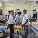 संविधान निर्माता डॉ. भीमराव अंबेडकर की 135वीं जयंती: सारंगढ़ जिला चिकित्सालय में मरीजों को बांटे गए फल