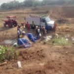 ब्रेकिंग न्यूज…सब्जी से भरी गाड़ी सडक से सीधे खेत मे जा पलटी || देखे वीडियो