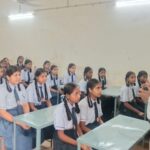 जिला शिक्षा अधिकारी ने छर्राटांगर पहुँच कर किया छात्राओं से संवाद