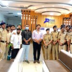 चिकित्सक दिवस पर पुलिस द्वारा किया गया डॉक्टरों का सम्मान