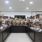 केस डायरी, डेटा और साक्ष्यों को सीधे संग्रहण व अपलोड करने के लिए विवेचकों को हाई-टेक स्मार्ट फोन का किया गया वितरण।