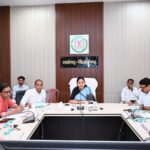 कलेक्टर पदमिनी भोई साहू की अध्यक्षता में हुई DLC बैठक, लंबित कार्यों के शीघ्र निराकरण के दिए निर्देश