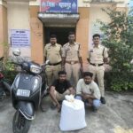 स्कुटी मे गान्जा लेकर जा रहे 02 तस्करो को खल्लारी पुलिस ने किया गिरफ्तार।