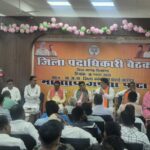 राजस्व मंत्री टंकराम वर्मा के समक्ष कार्यकर्ताओं ने रखीं समस्याएं ,मंत्री ने व्यक्तिगत रूप से मिलने की बात कही ,खिलन सोरेंग के नेतृत्व में 50 कांग्रेस कार्यकर्ता भाजपा में शामिल 